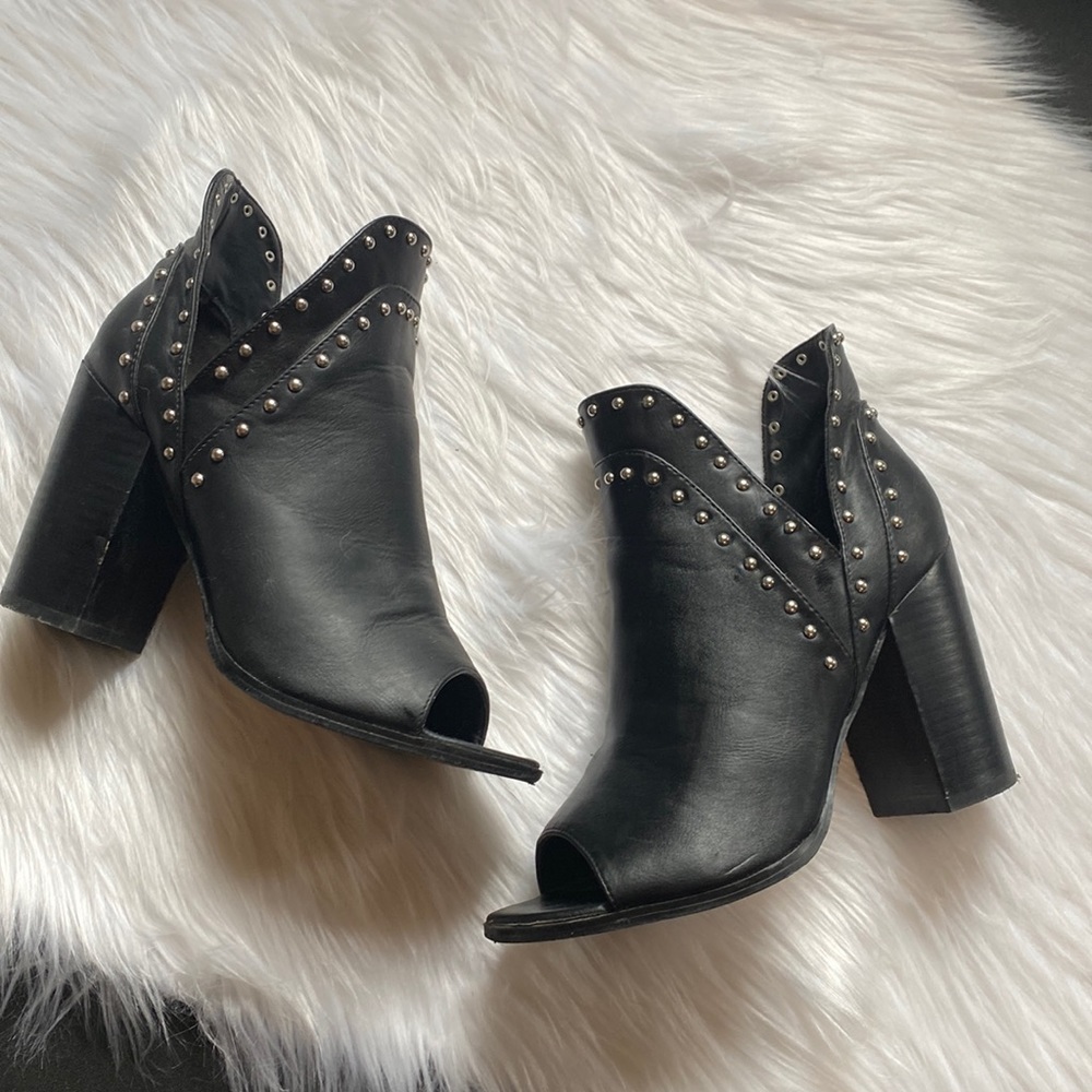 Report blynn black studded slip on block heels size 7.5
